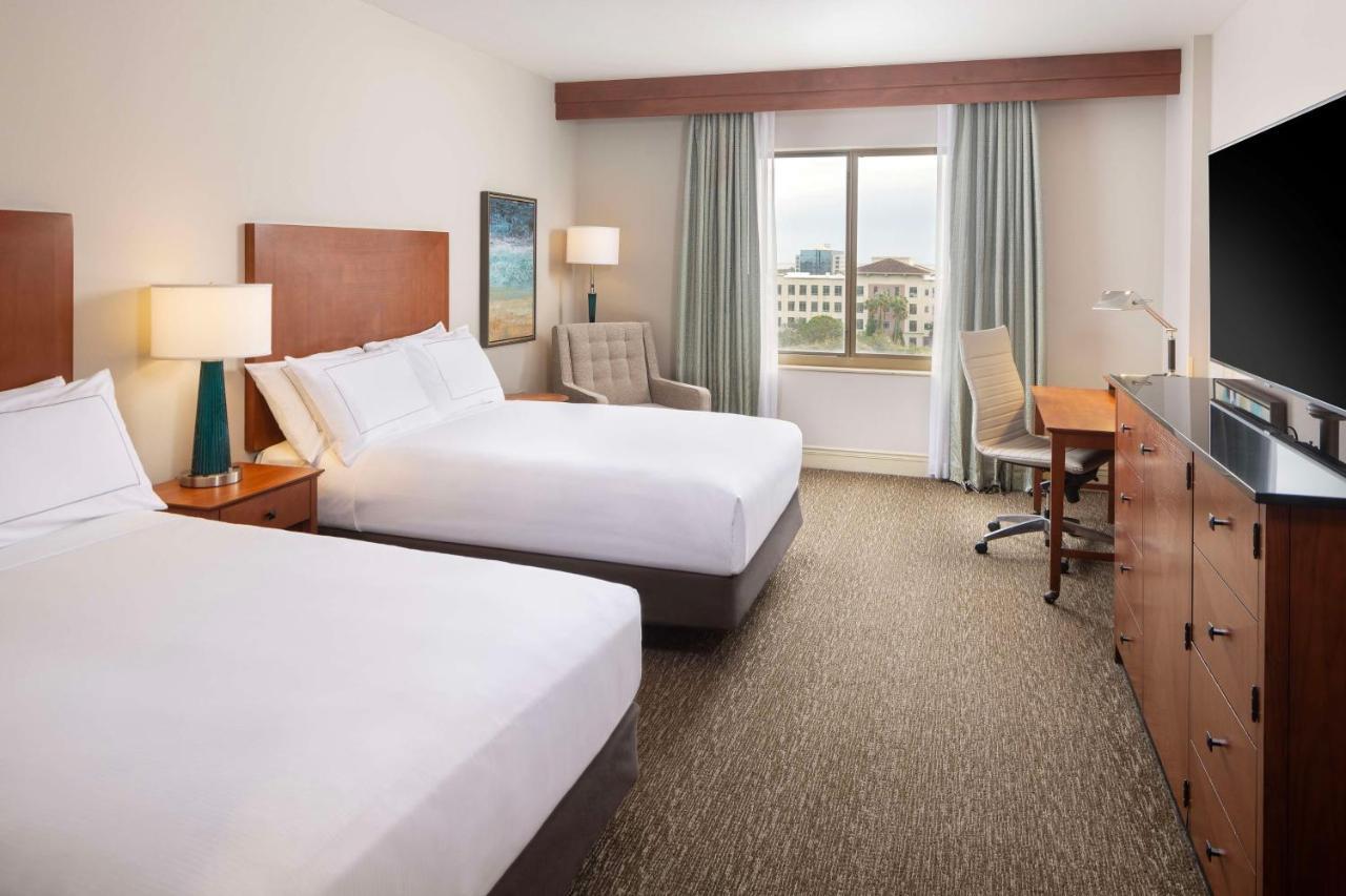 Double Room with Two Double Beds and Tub - Mobility/Hearing Accessible